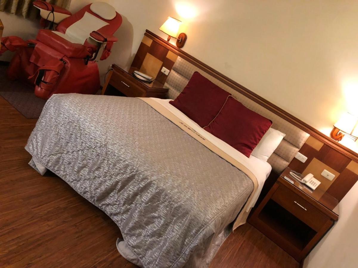 Yilan England Business Motel מראה חיצוני תמונה